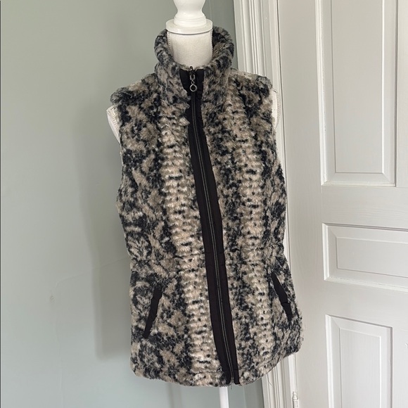 Faux Fur Vest with Black and Cream Pattern - Picture 2 of 7